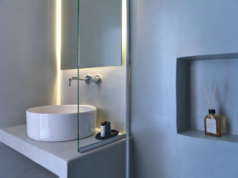 Double Room | Bathroom | Shower, hair dryer, towels, soap