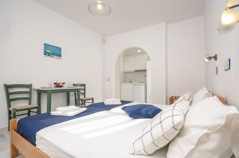 Studio, 2 Twin Beds, Private Bathroom | In-room safe, free WiFi, bed sheets