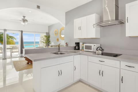 Superior Apartment | Private kitchen | Electric kettle