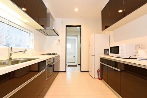 Family Suite | Private kitchen | Full-size fridge, microwave, stovetop, electric kettle