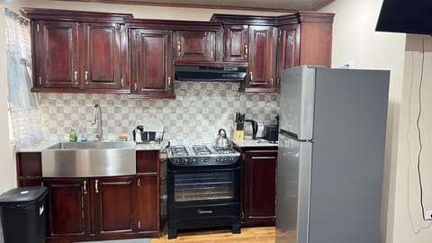 Apartment | Private kitchen | Full-size fridge, microwave, oven, electric kettle