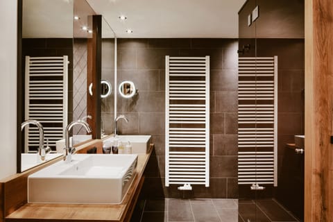 Deluxe Double Room | Bathroom | Hair dryer, bathrobes, towels, soap