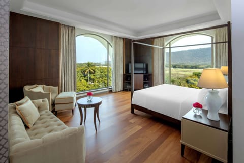 Presidential Suite | Premium bedding, minibar, in-room safe, individually decorated