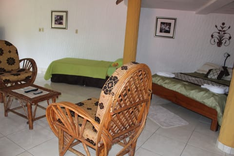 Jr. Suite con Balcón, 3pax, Vista a la piscina | 1 bedroom, bed sheets