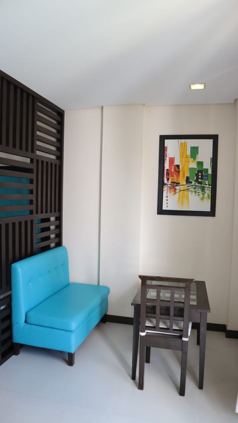 Room, 2 Bedrooms (Sitio Amore) | Living area | 32-inch TV with satellite channels