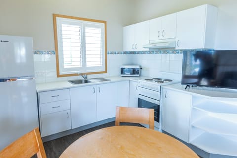 Family Villa | Private kitchen | Fridge, microwave, oven, stovetop