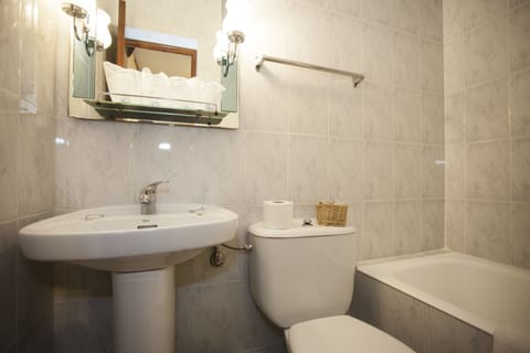 Basic Double or Twin Room | Bathroom | Combined shower/tub, hair dryer, slippers, towels