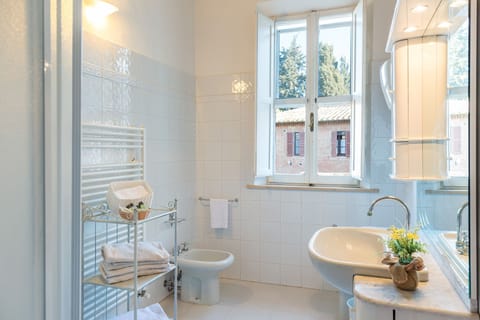 Standard Apartment (Lupa) | Bathroom | Hair dryer, bidet, towels, soap
