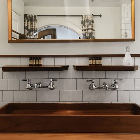 Signature Penthouse, 2 Bedrooms, 2 Bathrooms, City View | Bathroom sink