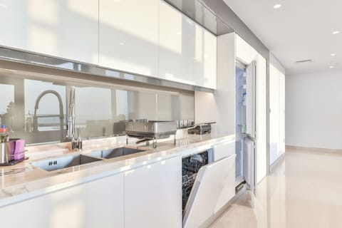 Premium Apartment, 2 Bedrooms, Balcony, Sea View | Private kitchen | Full-size fridge, microwave, oven, stovetop