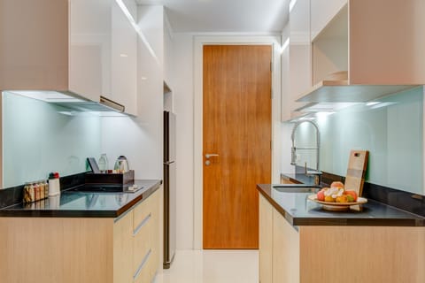 Fridge, toaster, paper towels