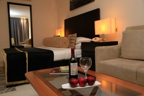 Executive Room | Premium bedding, minibar, in-room safe, individually decorated