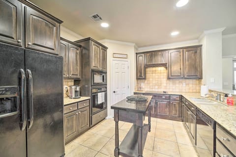 House (5 Bedrooms) | Private kitchen | Microwave, oven, stovetop, dishwasher