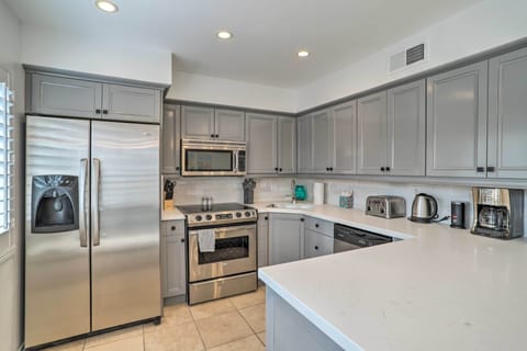 Apartment (3 Bedrooms) | Private kitchen | Microwave, oven, stovetop, dishwasher