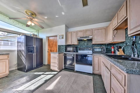 House (2 Bedrooms) | Private kitchen | Microwave, oven, stovetop, dishwasher