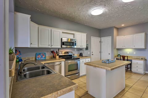 House (3 Bedrooms) | Private kitchen | Microwave, oven, stovetop, dishwasher