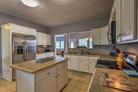 House (3 Bedrooms) | Private kitchen | Microwave, oven, stovetop, dishwasher