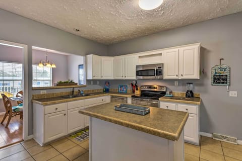 House (3 Bedrooms) | Private kitchen | Microwave, oven, stovetop, dishwasher