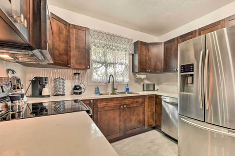 House (3 Bedrooms) | Private kitchen | Microwave, oven, stovetop, dishwasher