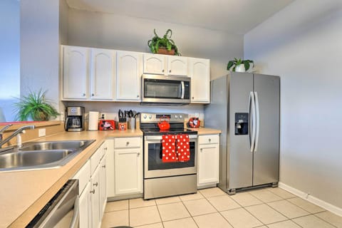 Apartment (3 Bedrooms) | Private kitchen | Microwave, oven, stovetop, dishwasher