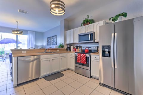 Apartment (3 Bedrooms) | Private kitchen | Microwave, oven, stovetop, dishwasher