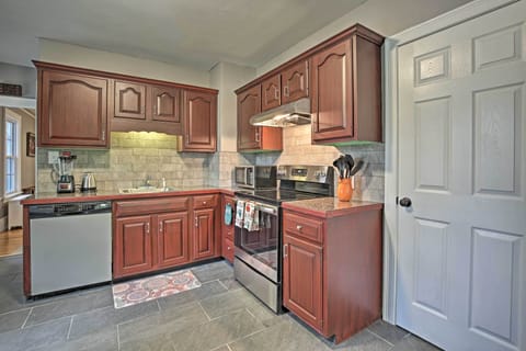 House (3 Bedrooms) | Private kitchen | Microwave, oven, stovetop, dishwasher