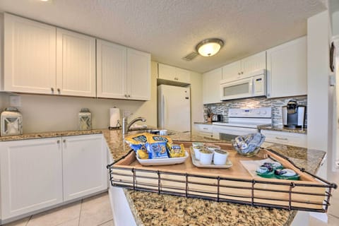 Apartment (2 Bedrooms) | Private kitchen | Microwave, oven, stovetop, dishwasher