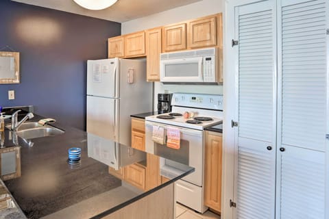 Apartment (1 Bedroom) | Private kitchen | Microwave, oven, stovetop, dishwasher