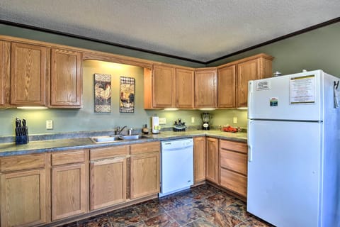 House (2 Bedrooms) | Private kitchen | Microwave, oven, stovetop, dishwasher