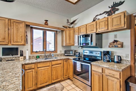 House (3 Bedrooms) | Private kitchen | Microwave, oven, stovetop, dishwasher