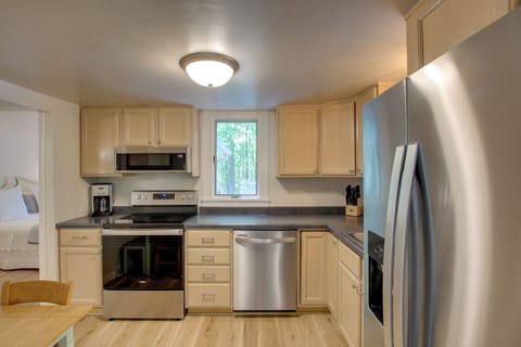 Cottage (4 Bedrooms) | Private kitchen | Microwave, oven, stovetop, dishwasher