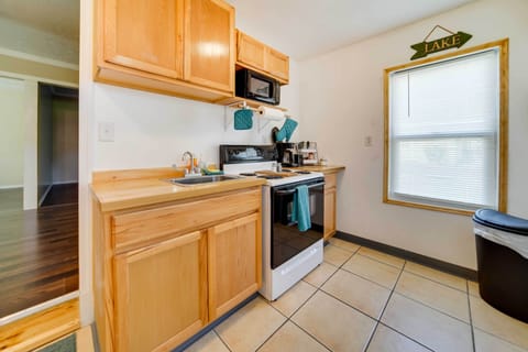 Cottage (2 Bedrooms) | Private kitchen | Microwave, oven, stovetop, cookware/dishes/utensils