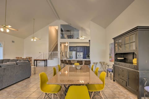 House (5 Bedrooms) | Interior