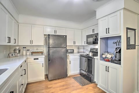 House (3 Bedrooms) | Private kitchen | Microwave, oven, stovetop, dishwasher