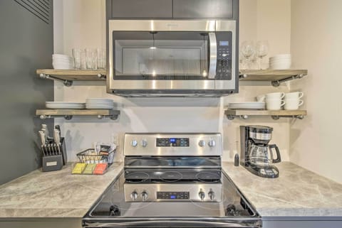 Apartment (3 Bedrooms) | Private kitchen | Microwave, oven, stovetop, dishwasher