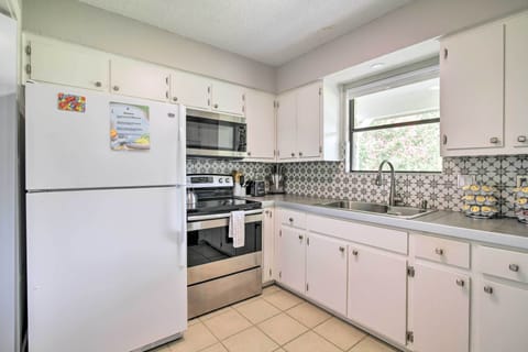 House (3 Bedrooms) | Private kitchen | Microwave, oven, stovetop, dishwasher