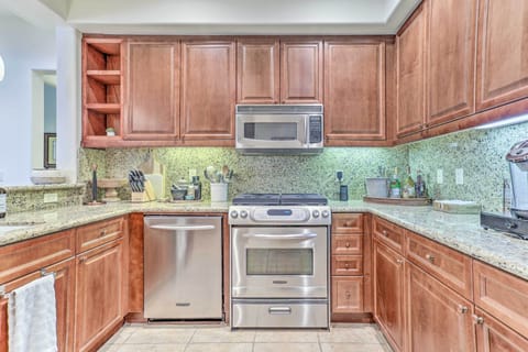 Apartment (3 Bedrooms) | Private kitchen | Microwave, oven, stovetop, dishwasher