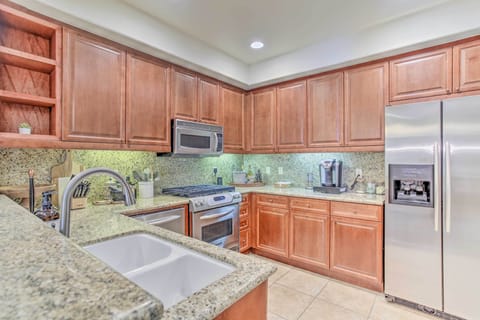 Apartment (3 Bedrooms) | Private kitchen | Microwave, oven, stovetop, dishwasher