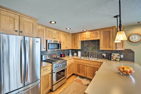 Apartment (1 Bedroom) | Private kitchen | Microwave, oven, stovetop, dishwasher