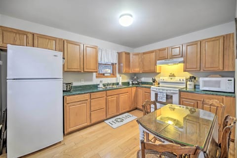 House (2 Bedrooms) | Private kitchen | Microwave, oven, stovetop, dishwasher