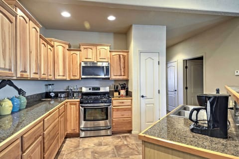 Apartment (3 Bedrooms) | Private kitchen | Microwave, oven, stovetop, dishwasher