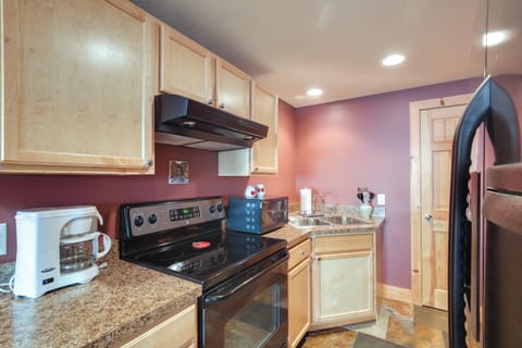 House (4 Bedrooms) | Private kitchen | Microwave, oven, stovetop, dishwasher