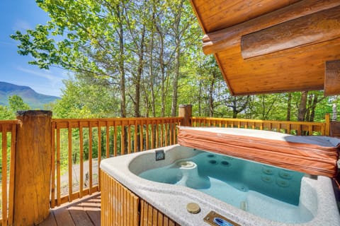 House (1 Bedroom) | Outdoor spa tub
