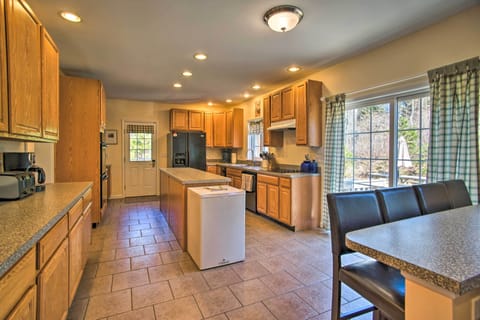 House (3 Bedrooms) | Private kitchen | Microwave, oven, stovetop, dishwasher