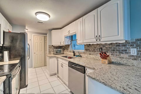 House (2 Bedrooms) | Private kitchen | Microwave, oven, stovetop, dishwasher