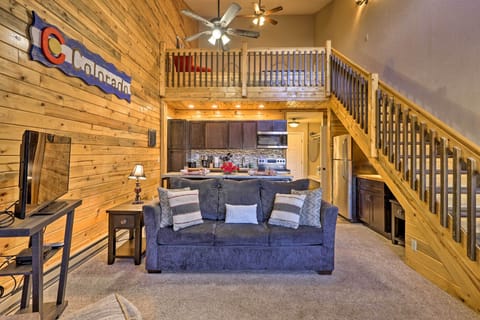 Apartment (0 Bedroom) | Living area | Fireplace, table tennis