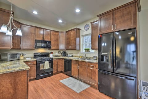 House (4 Bedrooms) | Private kitchen | Microwave, oven, stovetop, dishwasher