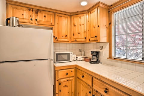 Cottage (2 Bedrooms) | Private kitchen | Microwave, oven, stovetop, dishwasher