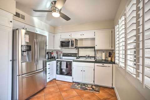 Apartment (3 Bedrooms) | Private kitchen | Microwave, oven, stovetop, dishwasher