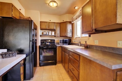 House (3 Bedrooms) | Private kitchen | Microwave, oven, stovetop, dishwasher